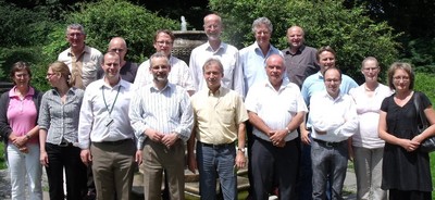 Im Bild: (hinten v.l.) Michael Martin (IR), Finn Udesen (DK), Stefan van Lerberghe (Be), Gerhard Haxsen (D), Kees de Rost (I), Johann Schlederer (AUT), Michael Groes Christiansen (DK) (vorne v.l.) Barbro Mattsson (SWE), Victoria Ohlsson (SWE), Andrew Knowles (GB), Robert Hoste (NL), Winfried Matthes (D), Tony Fowler (GB), Joeri Deuninck (Be), Anna-Kathrin Hertrampf (D), Brigitte Badouard (F)