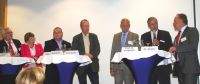 Dr. Struck (rechts) moderierte die Podiumsdiskussion auf Parlamentarischen Abend der ISN