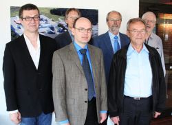 v.l.n.r.: Herbert Dreckmann, GF Fa. D&S Fleisch GmbH; Dr. M. von Wenzlawowicz, bsi Schwarzenbek;  Prof. Dr. G. Klein, Institut für Lebensmittelhygiene der Tierärztlichen Hochschule Hannover; Prof. Dr. K. Troeger, Max-Rubner-Institut / Kulmbach; Dipl-Ing. S. Kaufmann, Spezialist für Schlachthofeinrichtungen; Dr. A. von Breitenbuch, D&S Fleisch GmbH;