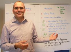 Breuninger vor Flipchart