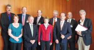 Hake (ISN), Wenzel (DBV), Krüsken (DVT), Dr. Geisen, Müller (Verband der Fleischwirtschaft), Dr. Happach-Kasan, Dr. Girnau (BLL), Erdel, Herr Clemens (Westfleisch) und Goldmann (Foto: FDP)