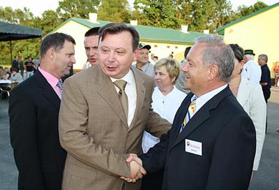 Der Minister begrüßt Borivoj Vičević, Geschäftsführer der kroatischen Big Dutchman-Verkaufsrepräsentanz Imex-Bjelovar d.o.o.