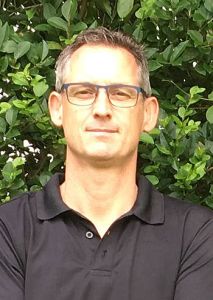 Neuer EPP-Präsident Der Niederländer Gert van Beek (51) wurde beim diesjährigen Kongress der European Pig Producers (EPP) zum neuen Präsidenten gewählt. Er folgt auf Erik Thijssen, der dem Club die vergangenen neun Jahre vorstand. Gert van Beek bewirtschaftet einen SPF-Zuchtbetrieb mit 500 Nukleus-Sauen in Lelystad. Außerdem ist er an einer Sauenanlage in Ostdeutschland beteiligt.