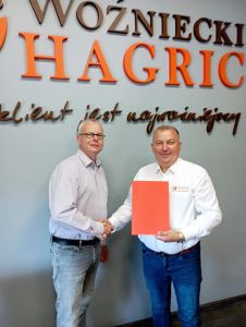 Unterzeichnung der Vertriebspartnerschaft: links: Dr. Thomas Müller, PIC -rechts: Sylwester Woźniecki, HAGRIC
© PIC