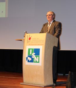 ISN-Vorsitzender Heinrich Dierkes eröffnet die Mitgliederversammlung.