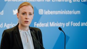 Tierschutzbeauftragte des Bundes: Wer die bisherige Amtsinhaberin Ariane Kari ablösen wird, ist noch unklar ©BMEL