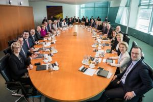 Mitglieder der Bundesregierung am Kabinettstisch (Foto: Bundesregierung/Kugler)