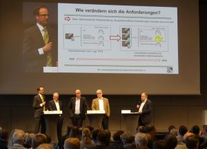 Auf dem Podium diskutierten Dr. Wolfgang Kühnl von The Family Butchers, der Leiter der Stabstelle Tierschutz bei Tönnies, Jörg Altemeier, der Einkaufsleiter der Westfleisch, Heribert Qualbrink und ISN-Vorsitzender Heinrich Dierkes unter der Moderation von Dr. Karl-Heinz Tölle.