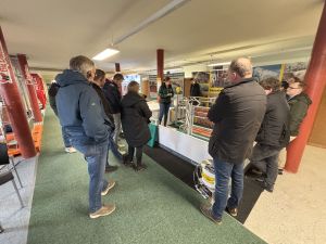 Haltungstechnik zum Anfassen: Die ausgestellten Exponate in der Baulehrschau luden ausdrücklich dazu ein, selbst Hand anzulegen © ISN