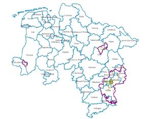 Niedersächsische Landkreise mit positiven serologischen Aujeszky-Befunden bei Wildschweinen (die betroffenen Gemeinden sind violett umrahmt, gelbe Punkte kennzeichnen die Erlegungsorte) (Quelle: LAVES Niedersachsen; Stand: Mai 2017)