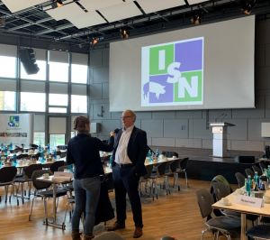 Viele Medien informierten sich auf der Mitgliederversammlung: Hier der NDR Hörfunk im Interview mit Heinrich Dierkes.