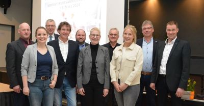 v.l.: Ludger Overhues, Klaudia Arnemann, Gregor Wenning, Heinrich Jans-Wenstrup, Robert Dietz., Geschäftsführerin Dr. Meike Friedrichs, Heinrich Buxtrup, Anna Gröver, Vorstandsvorsitzender Paul Hegemann, Aufsichtsratsvorsitzender Jürgen Horstmann. ©GFS