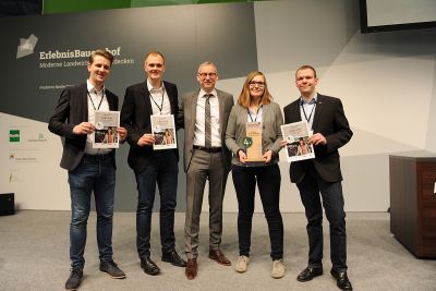 Platz 4: (v.L.) Manuel Göke, Simon Reinkober, Ludger Schulze Pals (Top Agrar), Annemarie Hüsemann, Benedikt Hülsmann