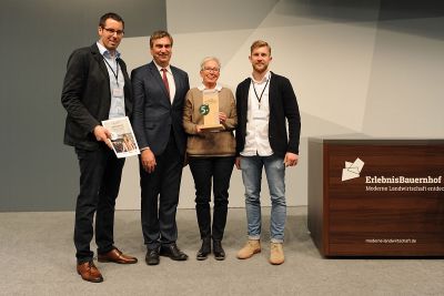 Platz 5: (v.L.) Arend Smit, Heinz Breuer (Bayer), Luzie Rotish, Lennart Rossenfeld