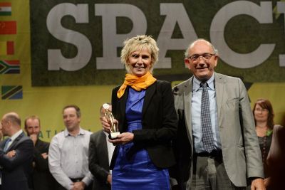 Area Sales Manager Marianne Seveno-Peeters freut sich über den Innovationspreis für den Bereich Schweinehaltung.