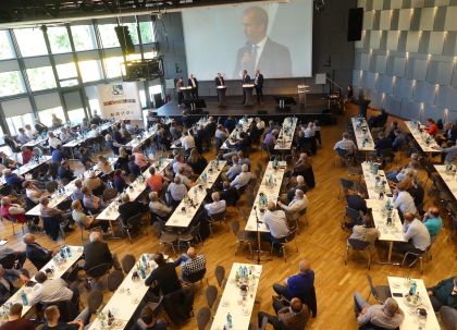 Rund 250 ISN-Mitglieder und Gäste hatten am Dienstag den Weg in die Osnabrücker Stadthalle gefunden ©ISN